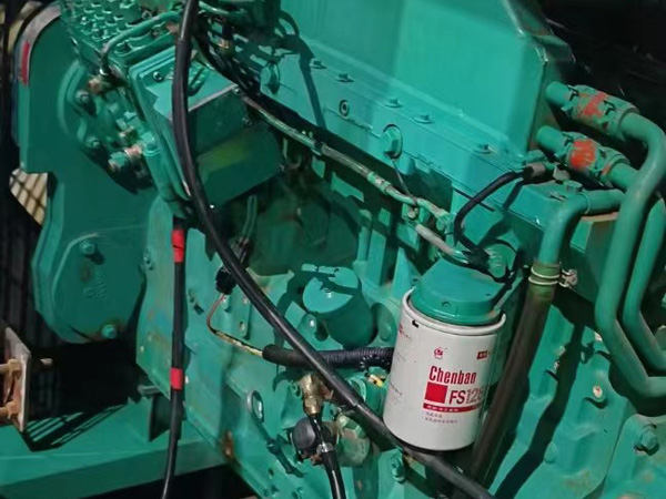 湾岭镇如何确定新的发电机组控制系统是否与原系统兼容？