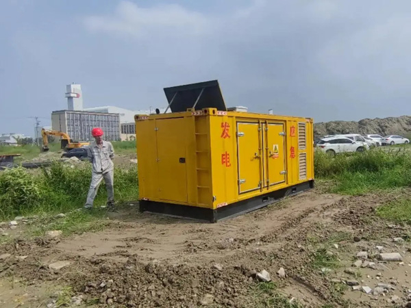 湾岭镇200KW柴油发电机机组每小时的油耗量受哪些因素影响？