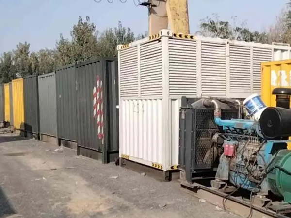 湾岭镇200KW柴油发电机机组每小时油耗是多少？