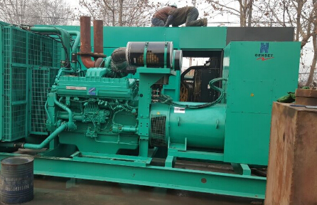 湾岭镇发电机组如何判断水冷式机油散热器内部是否需要清洗？